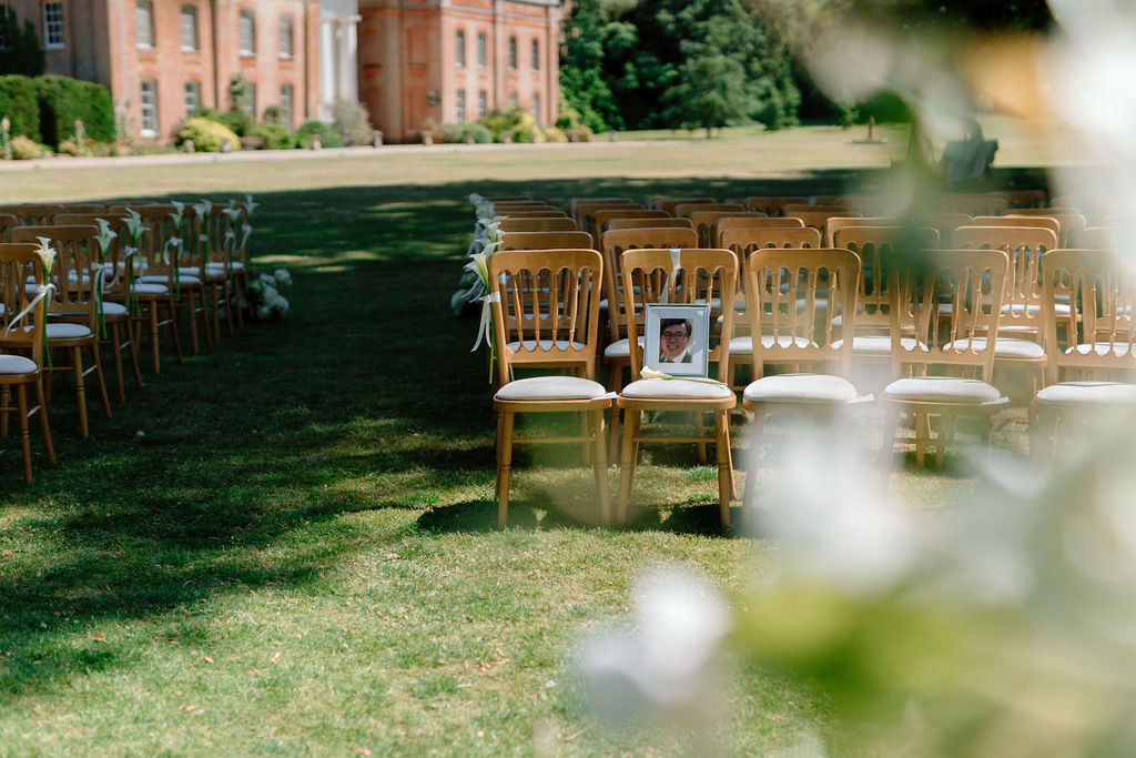 in memory chair with cala lily
